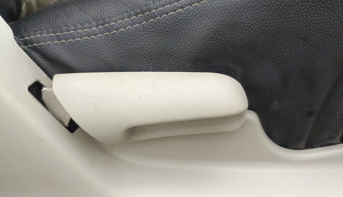 2018 Maruti Celerio VXI (O) CNG, CNG, Manual, 72,833 km, Driver Side Adjustment Panel