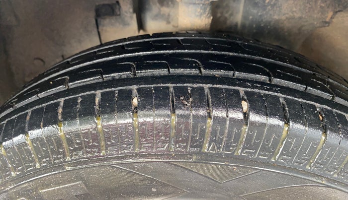 2016 Renault Kwid RXT 0.8, Petrol, Manual, 55,878 km, Left Front Tyre Tread