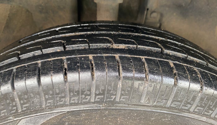 2016 Renault Kwid RXT 0.8, Petrol, Manual, 55,878 km, Right Front Tyre Tread