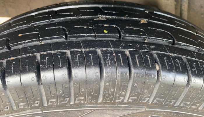 2016 Renault Kwid RXT 0.8, Petrol, Manual, 55,878 km, Right Rear Tyre Tread