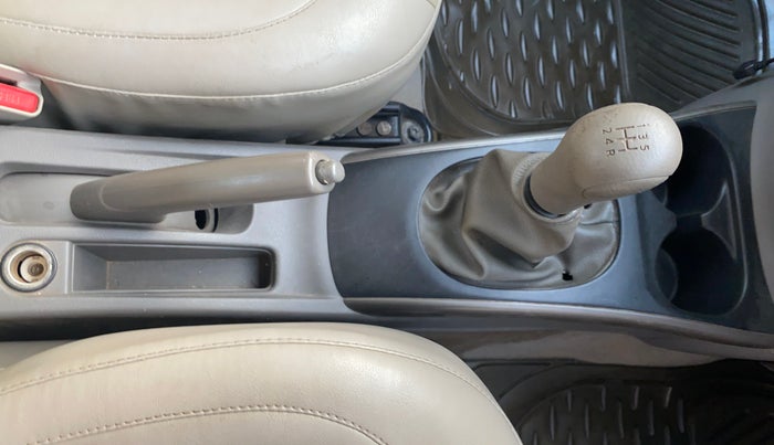2012 Nissan Sunny XV PETROL, Petrol, Manual, 68,600 km, Gear Lever