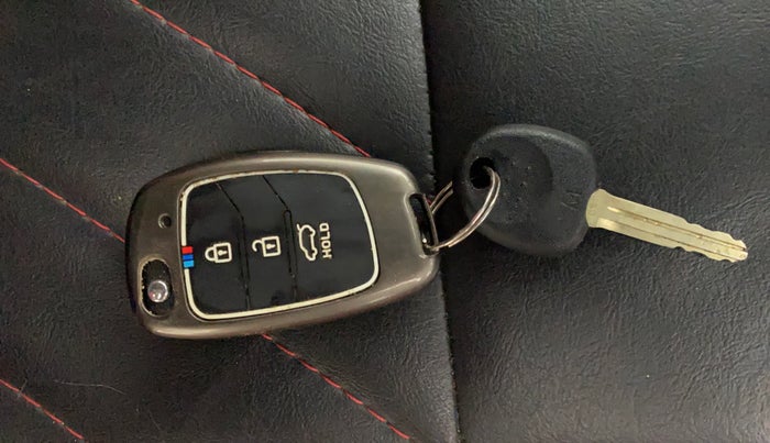 2021 Hyundai VENUE S 1.2, Petrol, Manual, 48,742 km, Key Close Up