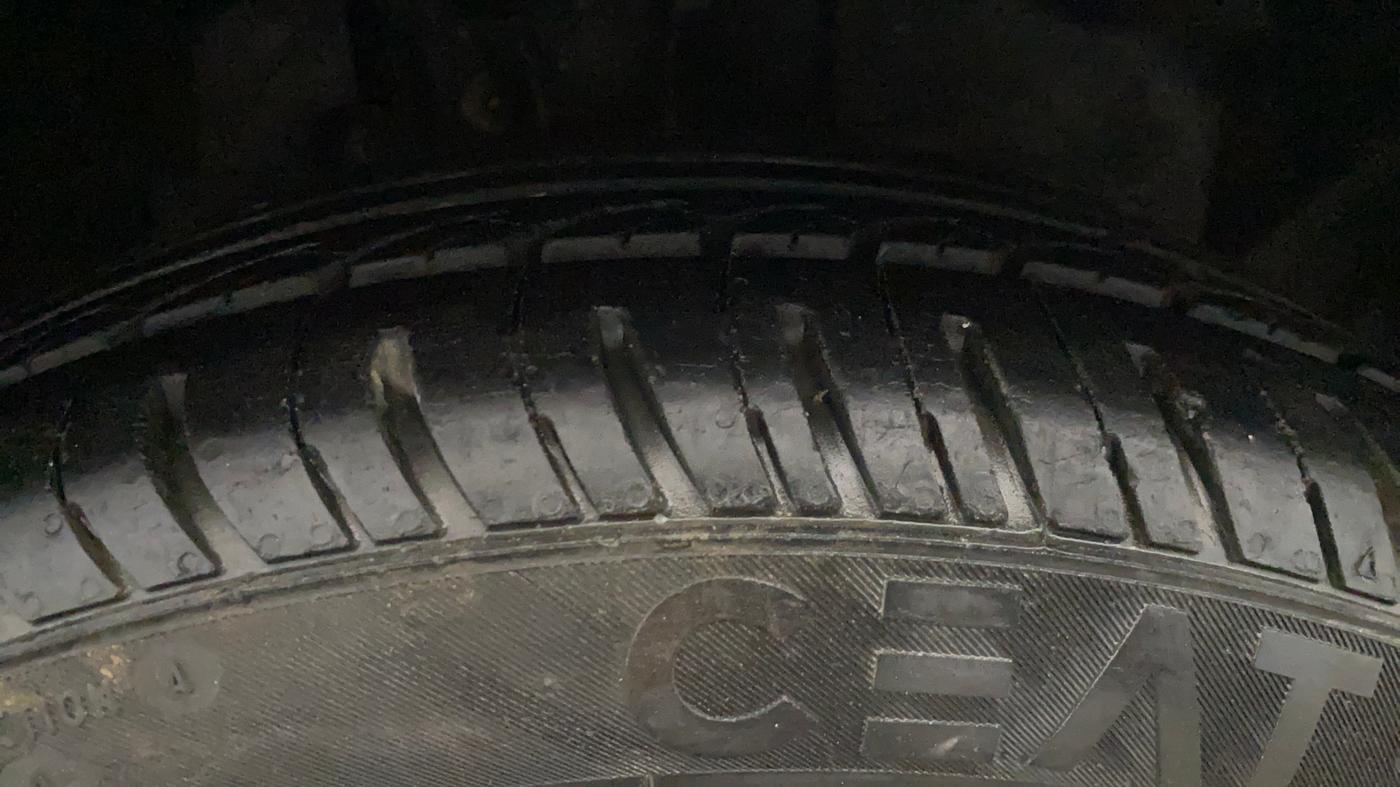 2017 Ford Figo Aspire TITANIUM1.5 DIESEL, Diesel, Manual, 1,12,108 km, Right Front Tyre Tread