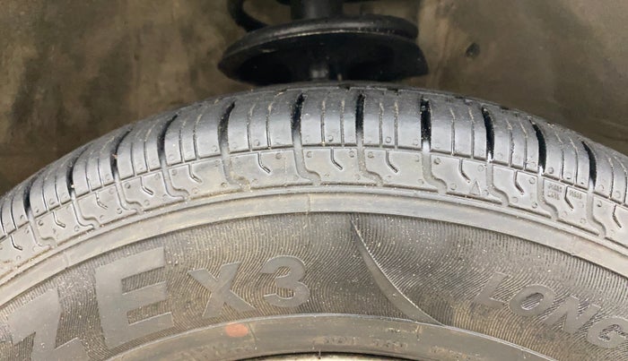 2012 Maruti Ritz LXI, Petrol, Manual, 1,47,829 km, Right Front Tyre Tread