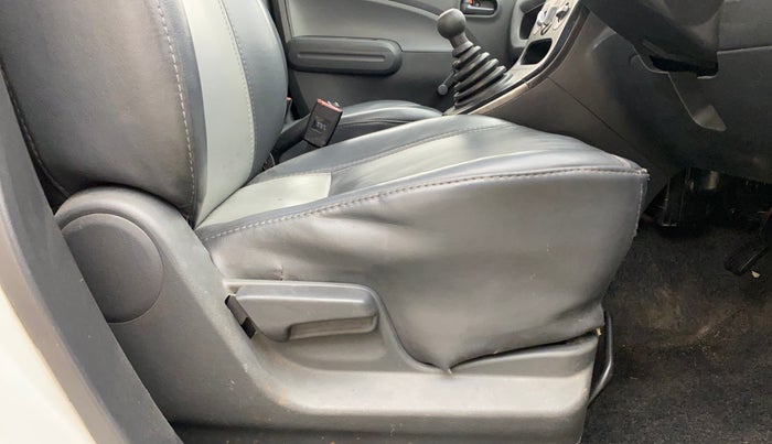 2012 Maruti Ritz LXI, Petrol, Manual, 1,47,829 km, Driver Side Adjustment Panel