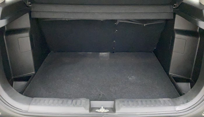 2023 Maruti BREZZA ZXI SMART HYBRID , Petrol, Manual, 5,398 km, Boot Inside