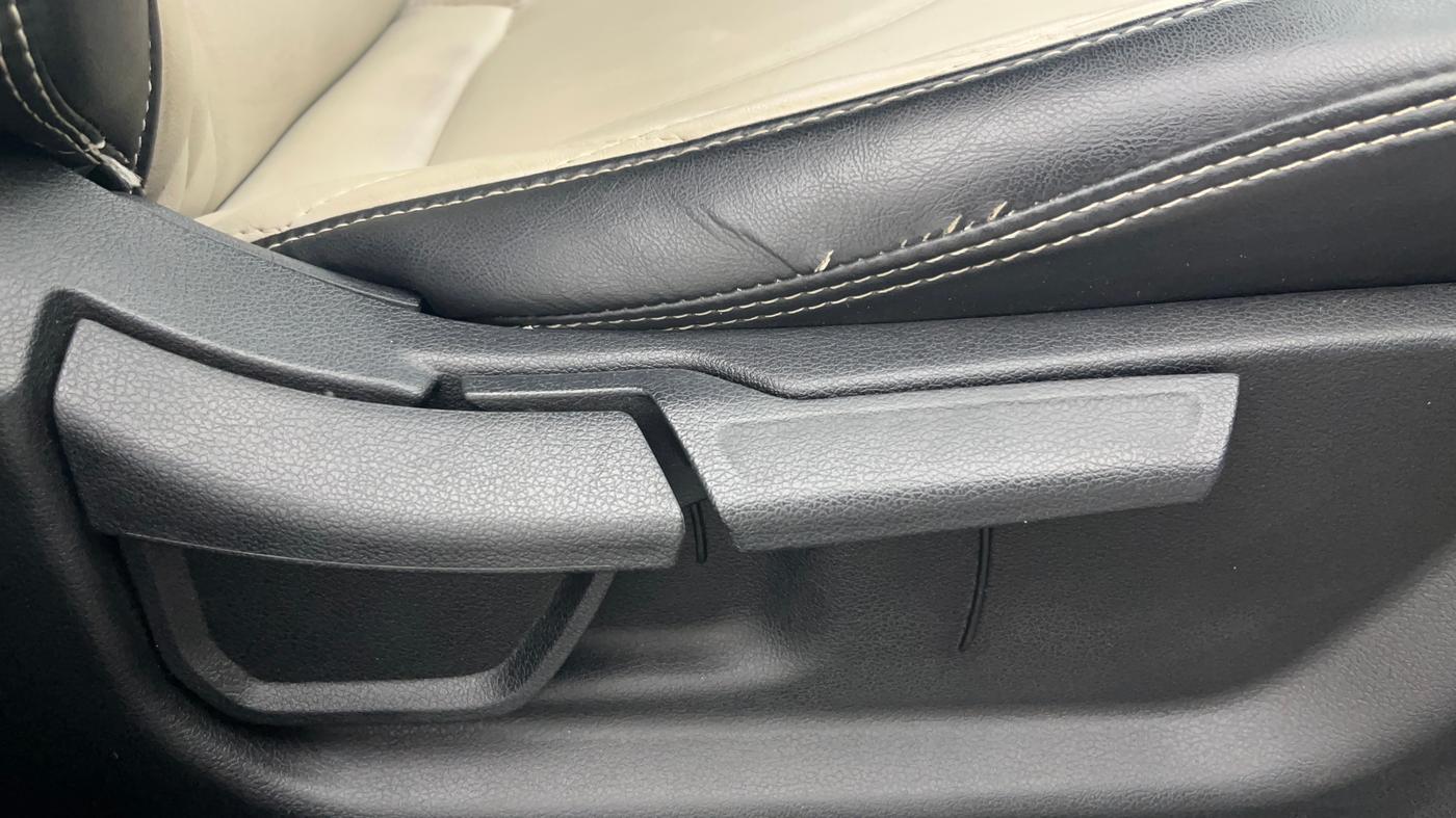 2022 Hyundai Creta E 1.5 PETROL, Petrol, Manual, 32,317 km, Driver Side Adjustment Panel
