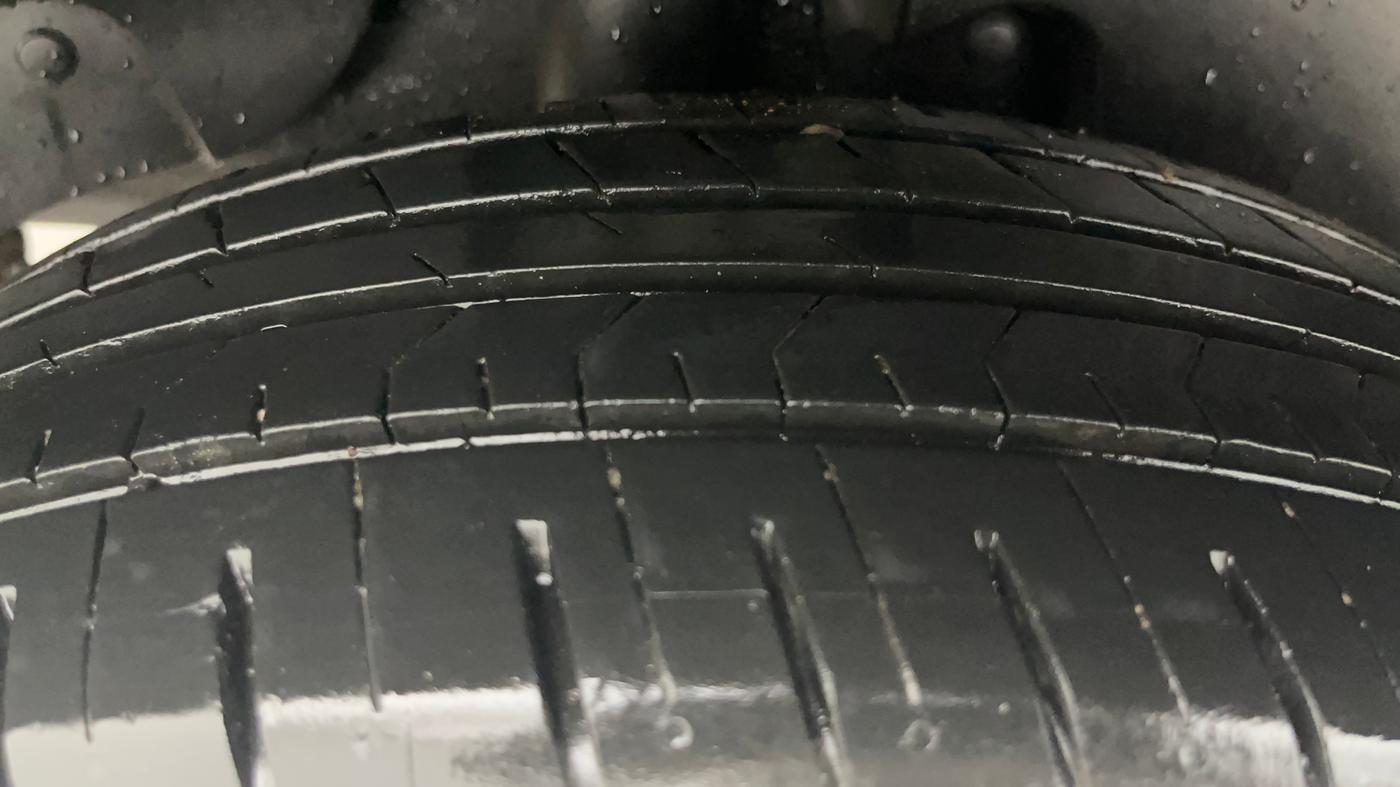 2022 Hyundai Creta E 1.5 PETROL, Petrol, Manual, 32,317 km, Right Rear Tyre Tread