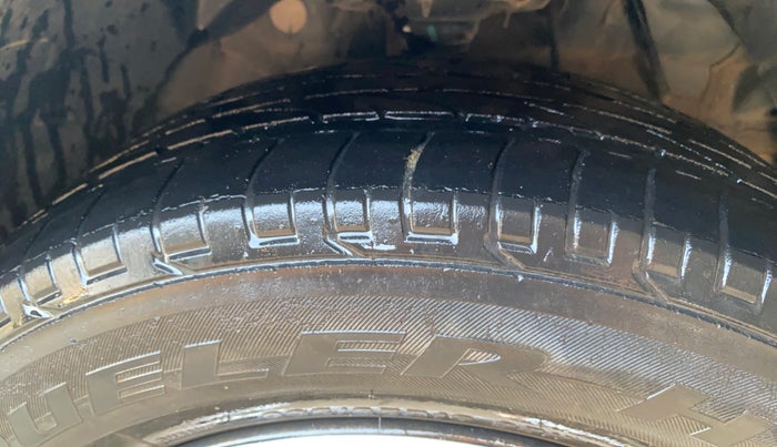 2020 Mahindra XUV300 W6 1.2 PETROL, Petrol, Manual, 57,600 km, Right Front Tyre Tread