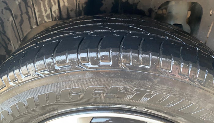 2020 Mahindra XUV300 W6 1.2 PETROL, Petrol, Manual, 57,600 km, Right Rear Tyre Tread