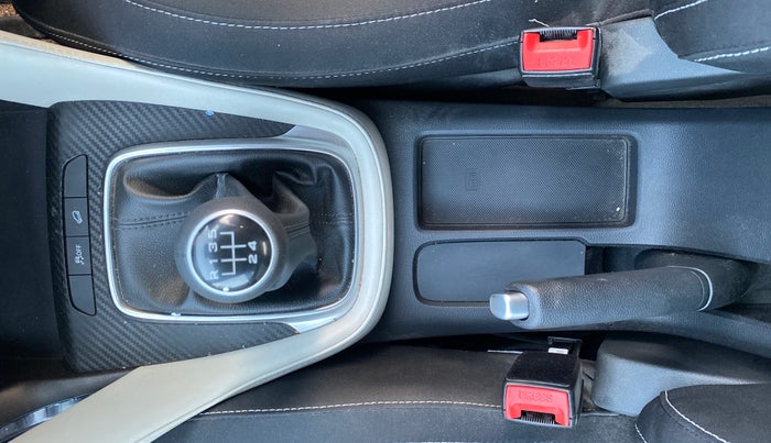 2024 MG ASTOR Sprint 1.5 MT (Ivory), Petrol, Manual, 10,855 km, Gear Lever