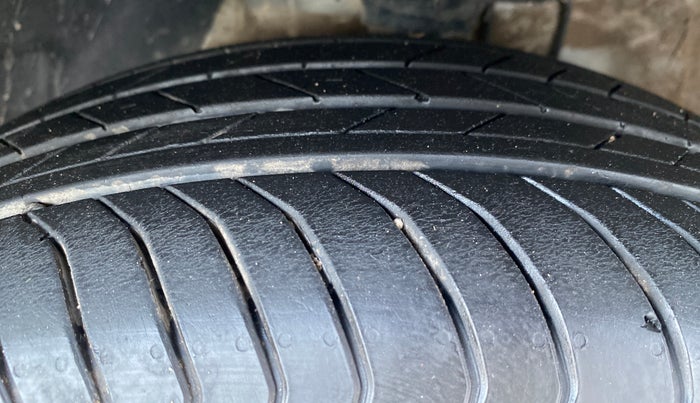 2024 MG ASTOR Sprint 1.5 MT (Ivory), Petrol, Manual, 10,855 km, Left Front Tyre Tread