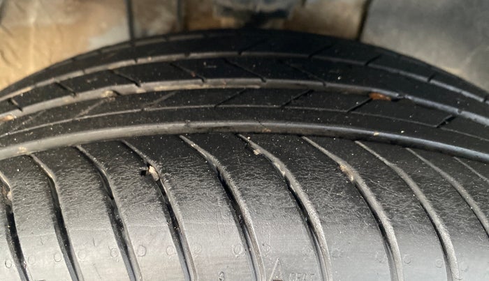 2024 MG ASTOR Sprint 1.5 MT (Ivory), Petrol, Manual, 10,855 km, Right Front Tyre Tread