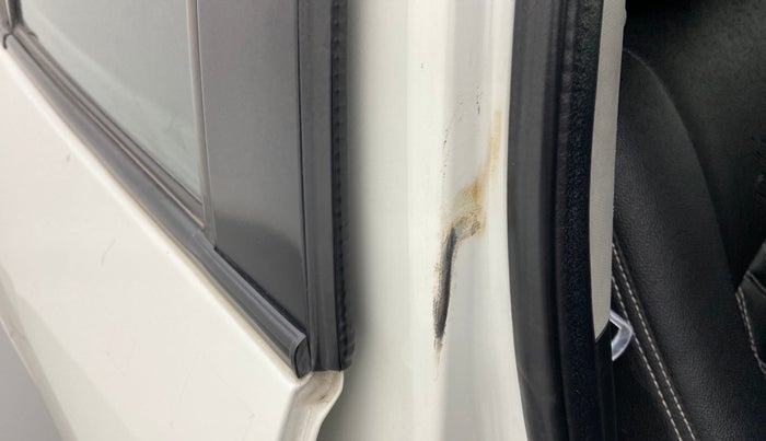 2016 Maruti Swift ZXI, Petrol, Manual, 58,671 km, Right B pillar - Minor scratches