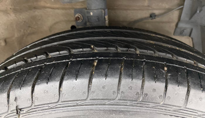 2016 Maruti Swift ZXI, Petrol, Manual, 58,671 km, Right Front Tyre Tread