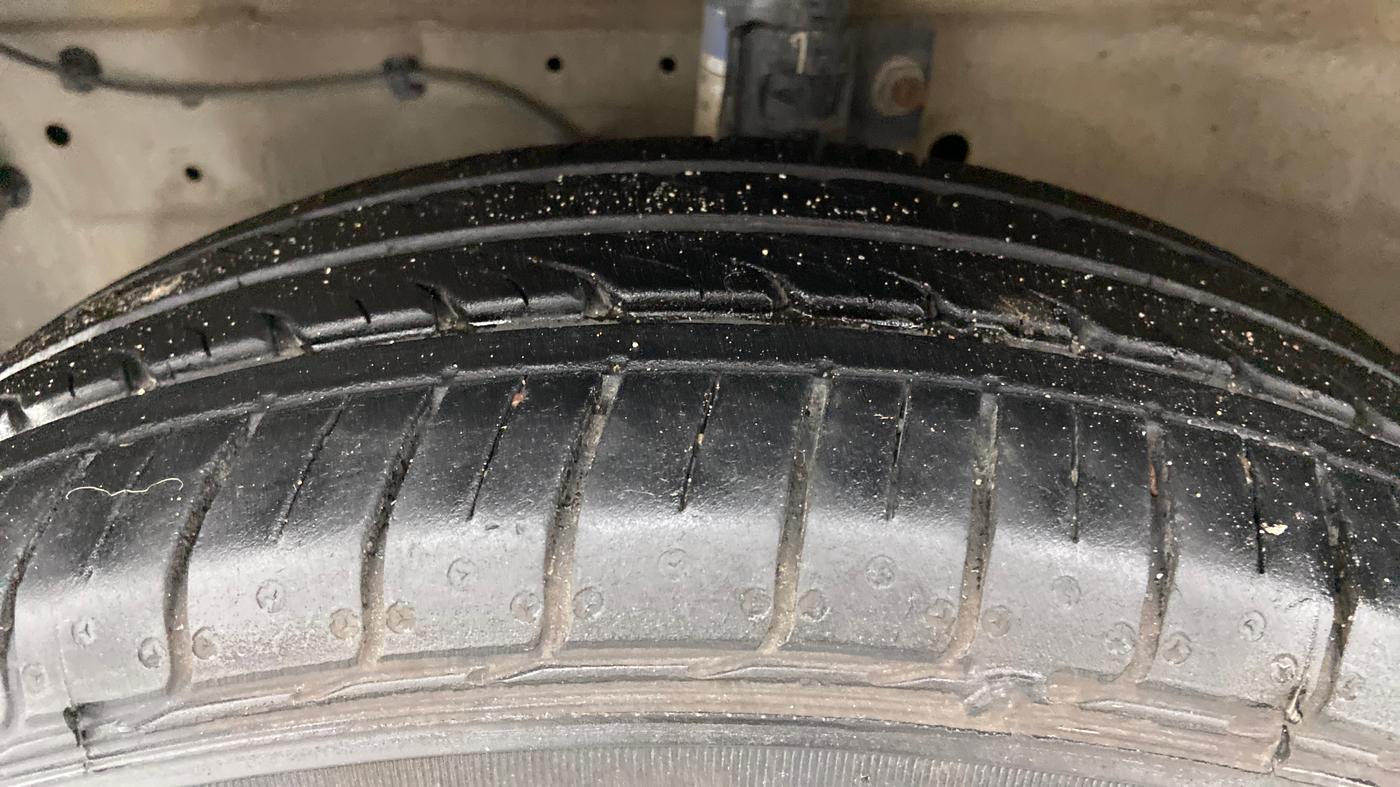 2016 Maruti Swift ZXI, Petrol, Manual, 58,671 km, Left Front Tyre Tread