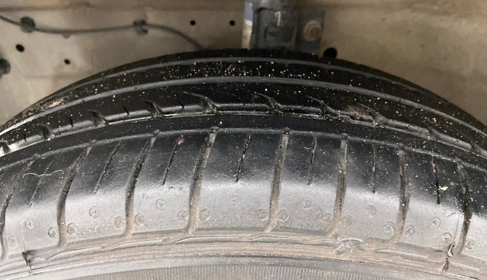 2016 Maruti Swift ZXI, Petrol, Manual, 58,671 km, Left Front Tyre Tread