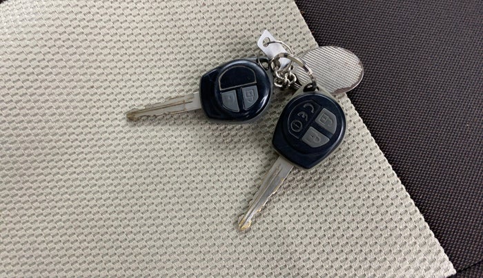 2014 Maruti Swift Dzire VXI, Petrol, Manual, 95,479 km, Key Close Up