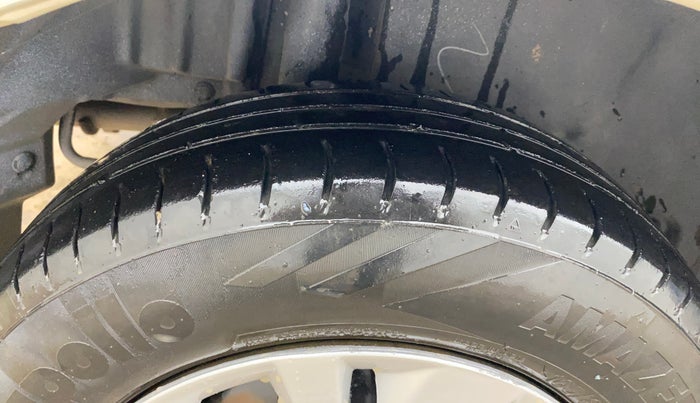 2014 Maruti Swift Dzire VXI, Petrol, Manual, 95,479 km, Right Rear Tyre Tread