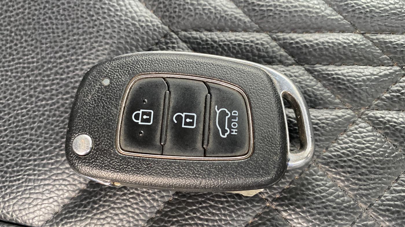 2024 Hyundai VENUE S 1.2, Petrol, Manual, 39,829 km, Key Close Up
