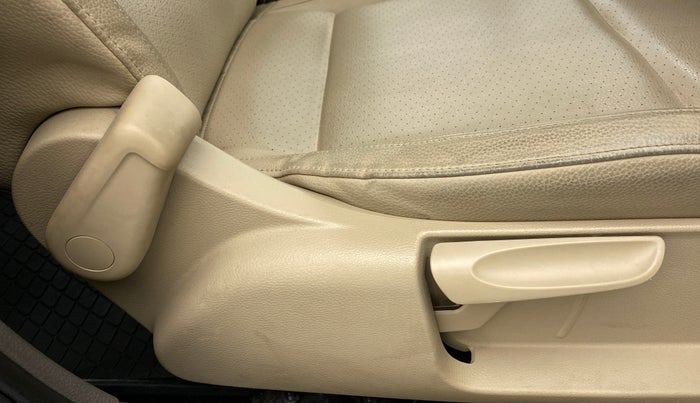 2017 Volkswagen Vento 1.2 TSI HIGHLINE PLUS AT, Petrol, Automatic, 26,605 km, Driver Side Adjustment Panel