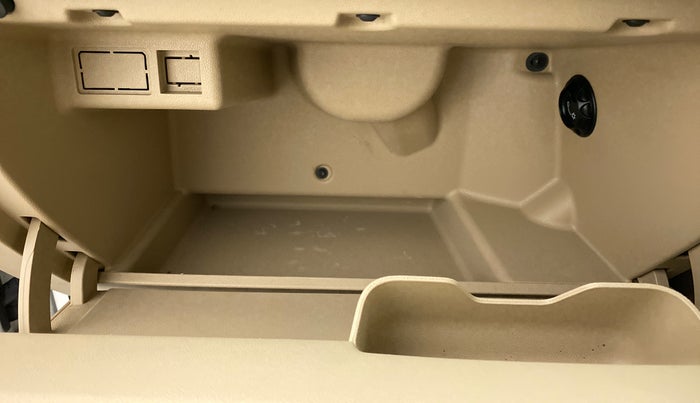 2017 Volkswagen Vento 1.2 TSI HIGHLINE PLUS AT, Petrol, Automatic, 26,605 km, Cooled Glove Box