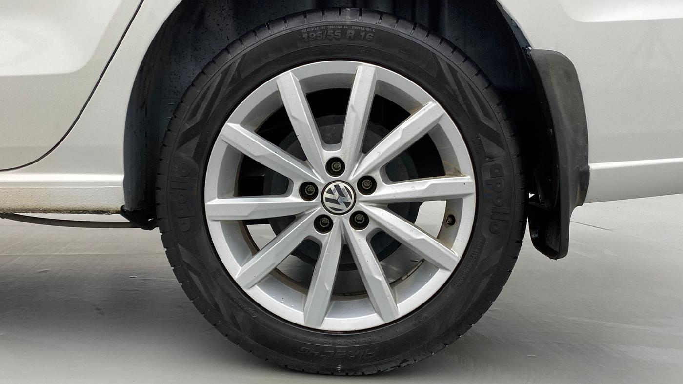 2017 Volkswagen Vento 1.2 TSI HIGHLINE PLUS AT, Petrol, Automatic, 26,605 km, Left Rear Wheel