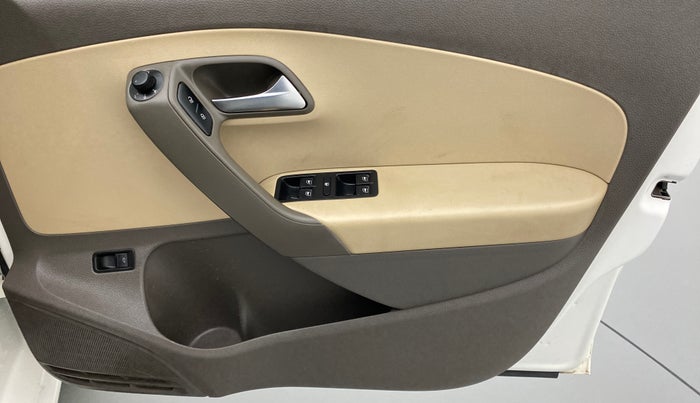 2017 Volkswagen Vento 1.2 TSI HIGHLINE PLUS AT, Petrol, Automatic, 26,605 km, Driver Side Door Panels Control