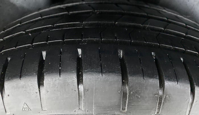 2017 Volkswagen Vento 1.2 TSI HIGHLINE PLUS AT, Petrol, Automatic, 26,605 km, Right Rear Tyre Tread