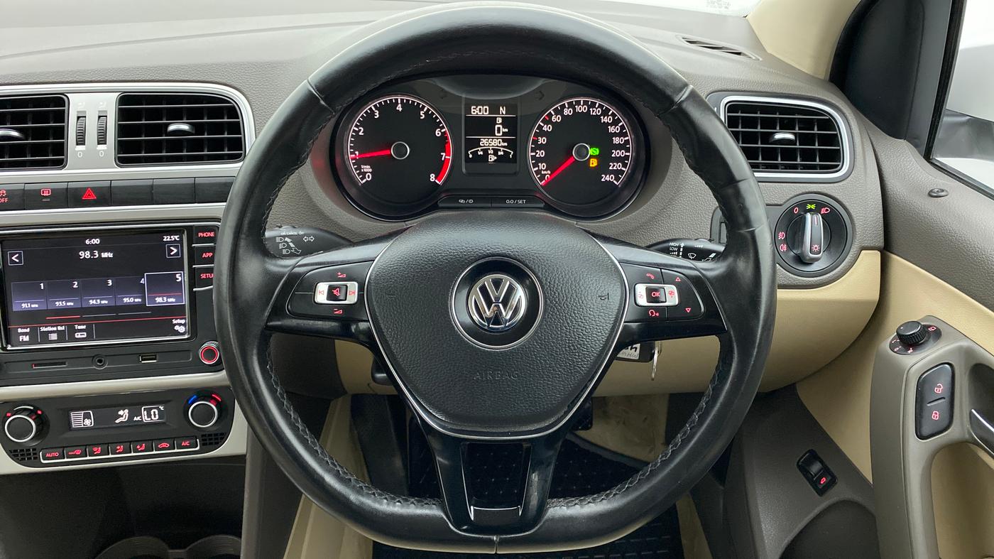 2017 Volkswagen Vento 1.2 TSI HIGHLINE PLUS AT, Petrol, Automatic, 26,605 km, Steering Wheel Close Up