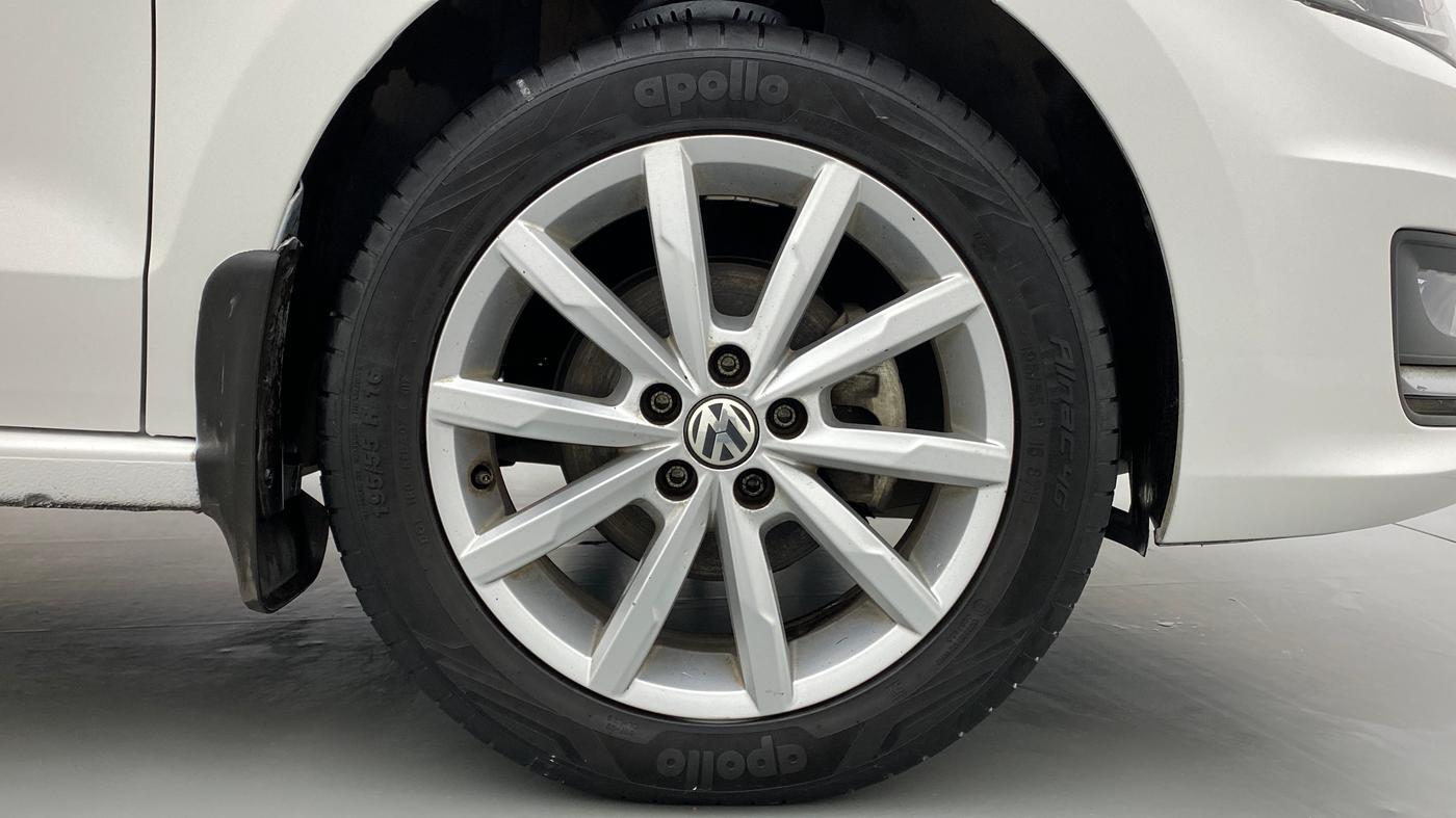 2017 Volkswagen Vento 1.2 TSI HIGHLINE PLUS AT, Petrol, Automatic, 26,605 km, Right Front Wheel