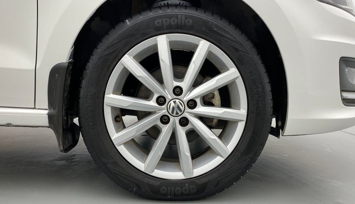 2017 Volkswagen Vento 1.2 TSI HIGHLINE PLUS AT, Petrol, Automatic, 26,605 km, Right Front Wheel