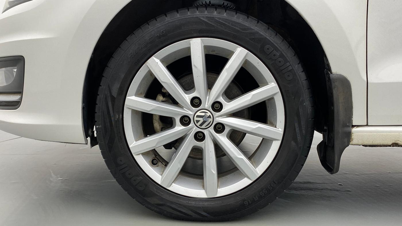 2017 Volkswagen Vento 1.2 TSI HIGHLINE PLUS AT, Petrol, Automatic, 26,605 km, Left Front Wheel