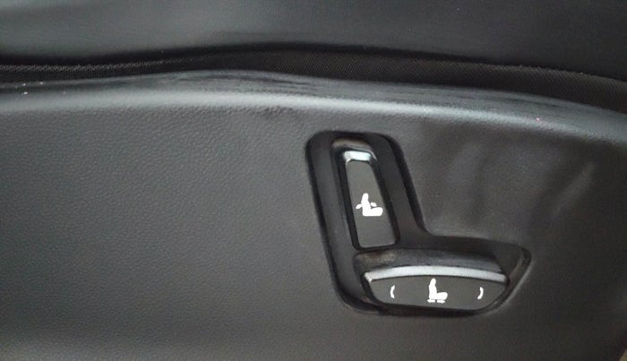 2021 MG HECTOR SHARP 2.0 DIESEL, Diesel, Manual, 1,26,892 km, Driver Side Adjustment Panel