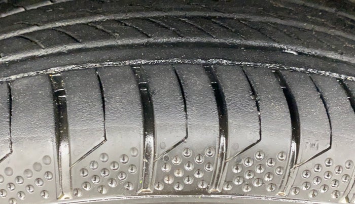2022 Nissan MAGNITE XV MT, Petrol, Manual, 46,441 km, Left Front Tyre Tread
