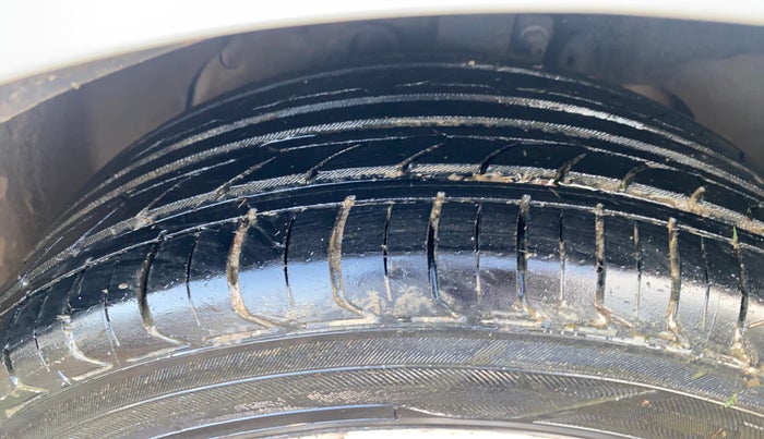2017 Ford Ecosport TITANIUM 1.5L DIESEL, Diesel, Manual, 1,20,516 km, Left Front Tyre Tread