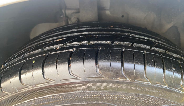 2017 Ford Ecosport TITANIUM 1.5L DIESEL, Diesel, Manual, 1,20,516 km, Right Front Tyre Tread