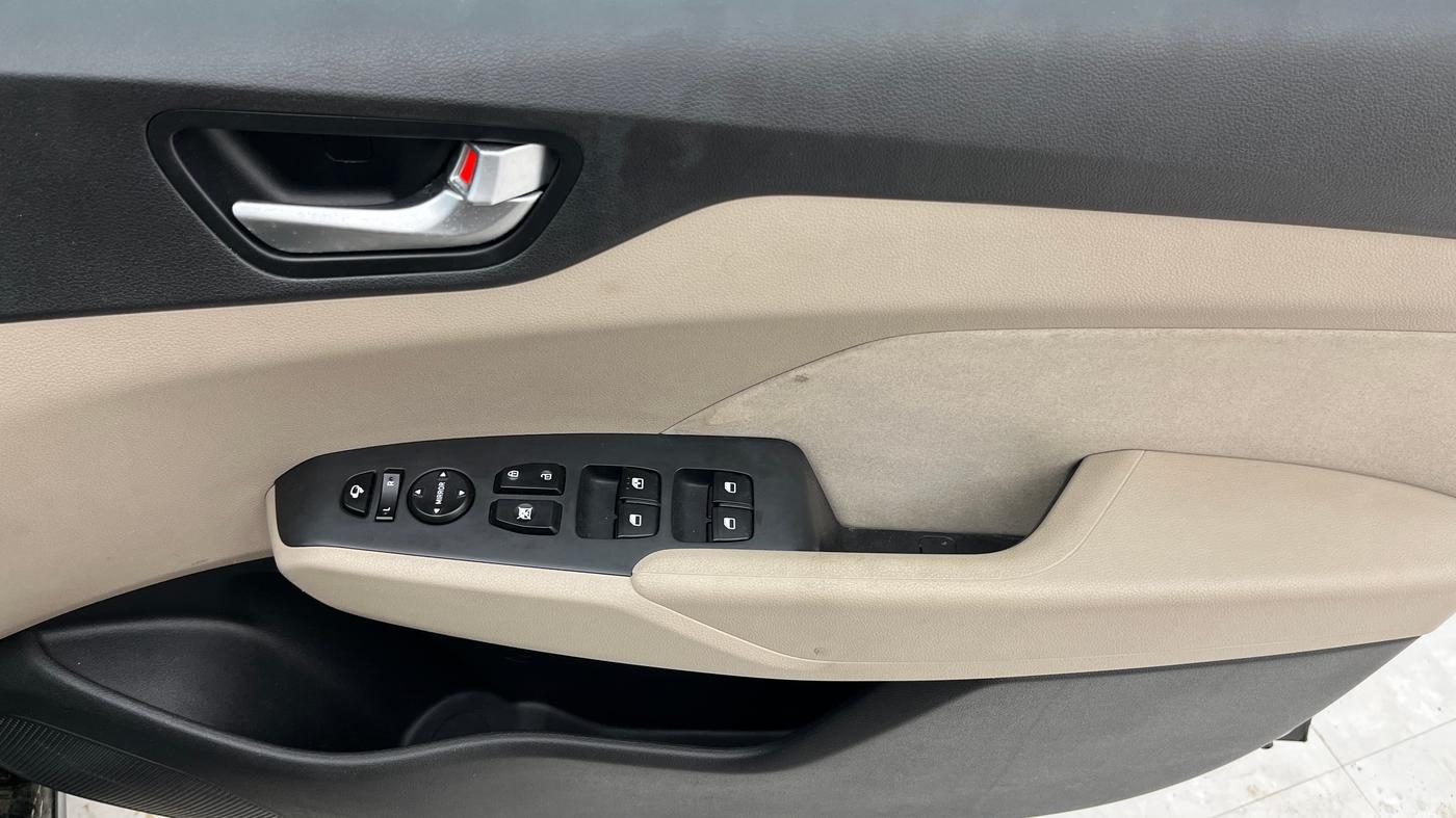 2018 Hyundai Verna 1.6 VTVT SX, Petrol, Manual, 69,994 km, Driver Side Door Panels Control