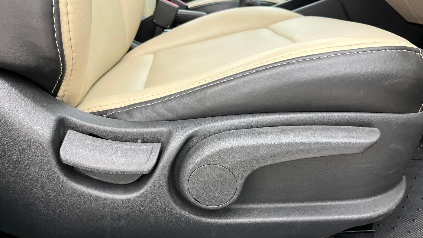 2018 Hyundai Verna 1.6 VTVT SX, Petrol, Manual, 69,994 km, Driver Side Adjustment Panel
