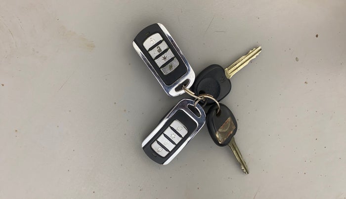 2014 Hyundai Eon ERA +, Petrol, Manual, 16,290 km, Key Close Up