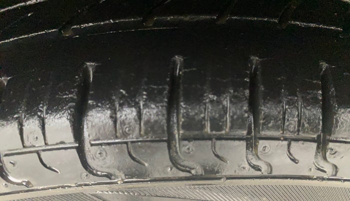 2014 Hyundai Eon ERA +, Petrol, Manual, 16,290 km, Left Front Tyre Tread