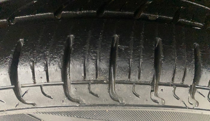 2014 Hyundai Eon ERA +, Petrol, Manual, 16,290 km, Right Rear Tyre Tread