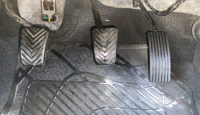 2014 Hyundai Eon ERA +, Petrol, Manual, 16,290 km, Pedals