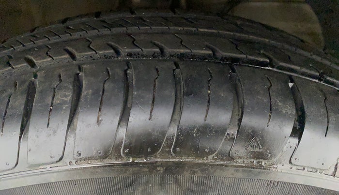 2021 Maruti Dzire VXI AMT, Petrol, Automatic, 2,680 km, Right Front Tyre Tread