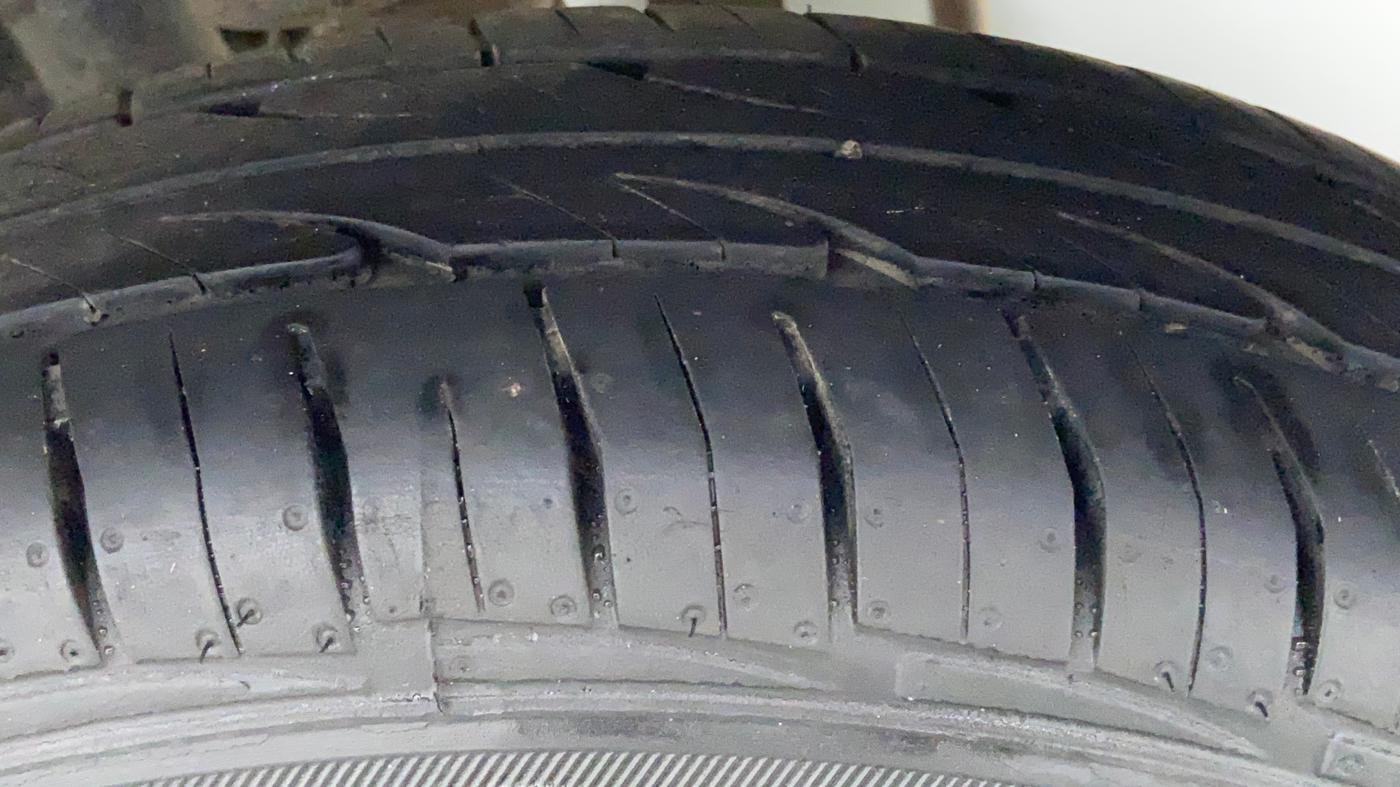 2018 Maruti Alto 800 LXI, Petrol, Manual, 26,181 km, Left Rear Tyre Tread