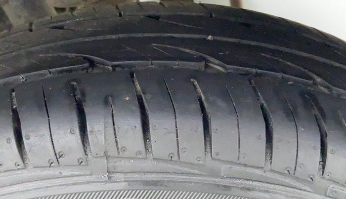 2018 Maruti Alto 800 LXI, Petrol, Manual, 26,181 km, Left Rear Tyre Tread