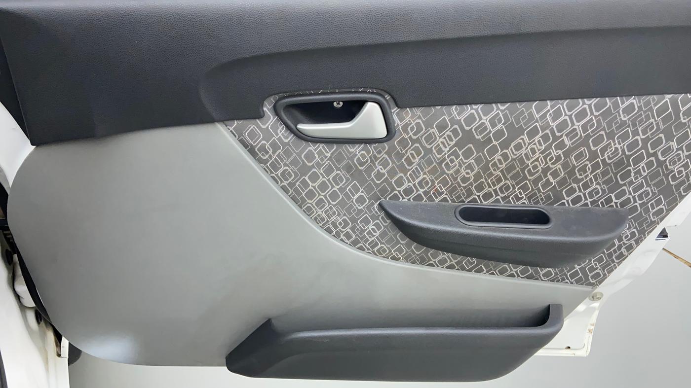 2018 Maruti Alto 800 LXI, Petrol, Manual, 26,181 km, Driver Side Door Panels Control