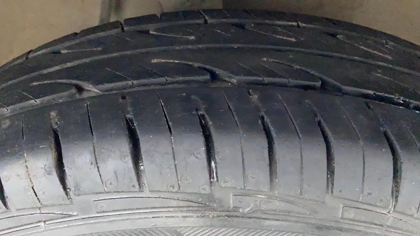 2018 Maruti Alto 800 LXI, Petrol, Manual, 26,181 km, Right Front Tyre Tread