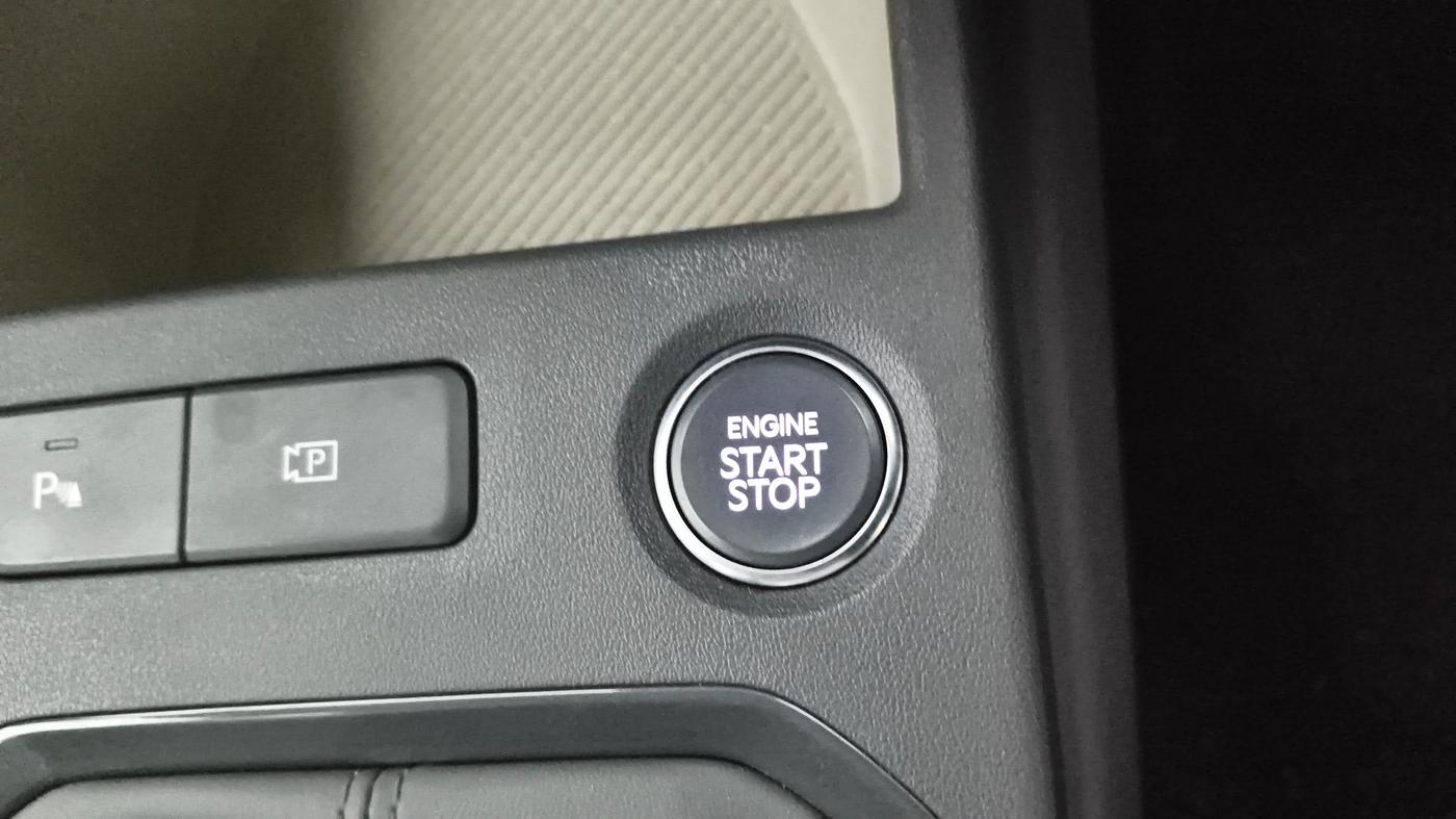 2025 KIA SYROS  HTX 1.0 Turbo 6MT, Petrol, Manual, 8,660 km, Keyless Start/ Stop Button