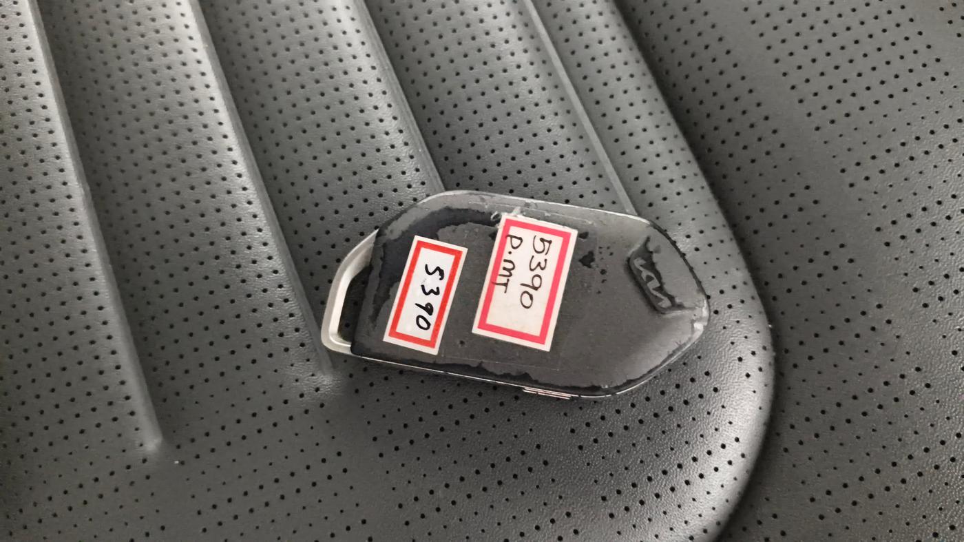 2025 KIA SYROS  HTX 1.0 Turbo 6MT, Petrol, Manual, 8,660 km, Key Close Up
